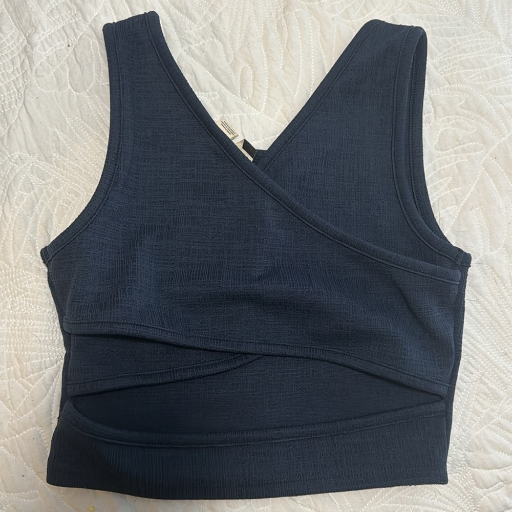 NWT Roxy Crop - Picture 2 of 3